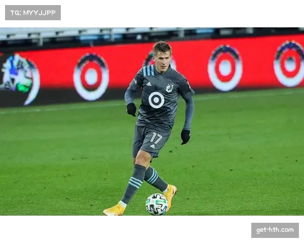 明尼苏达联利用边路宽度拉扯对手防线，翼卫防守面临考验